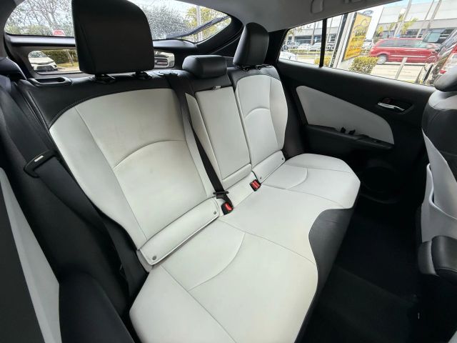 2018 Toyota Prius - Image 17