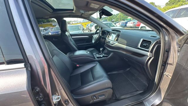 2019 Toyota Highlander - Image 11