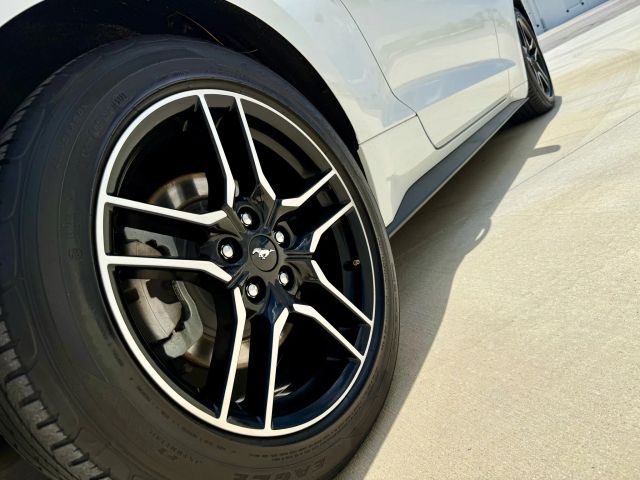 2022 Ford Mustang - Image 18