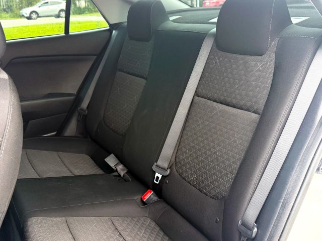 2019 Kia Rio - Image 16