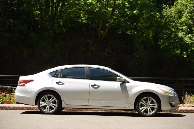 2013 Nissan Altima - Image 12