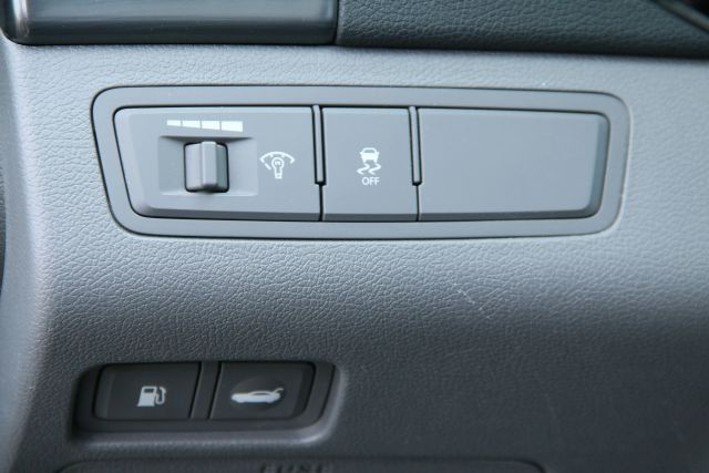 2011 Hyundai Sonata - Image 14
