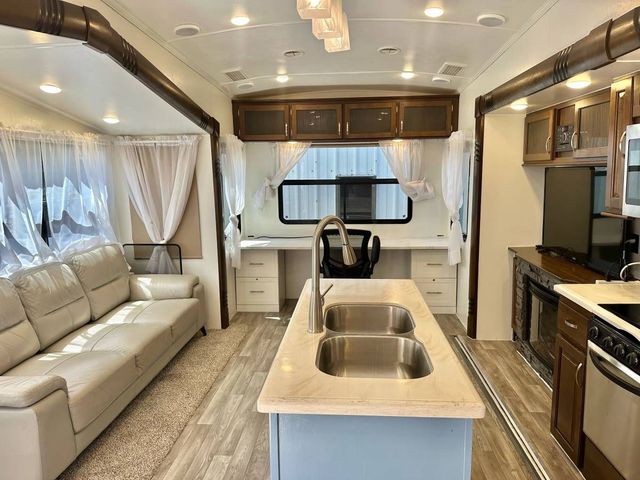 2017 Cedar Creek By Forest River Silverback Fifth Wheel - Image 21