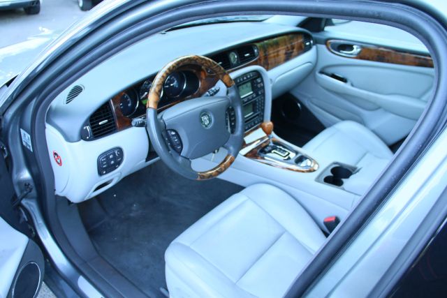 2006 Jaguar Xj - Image 10