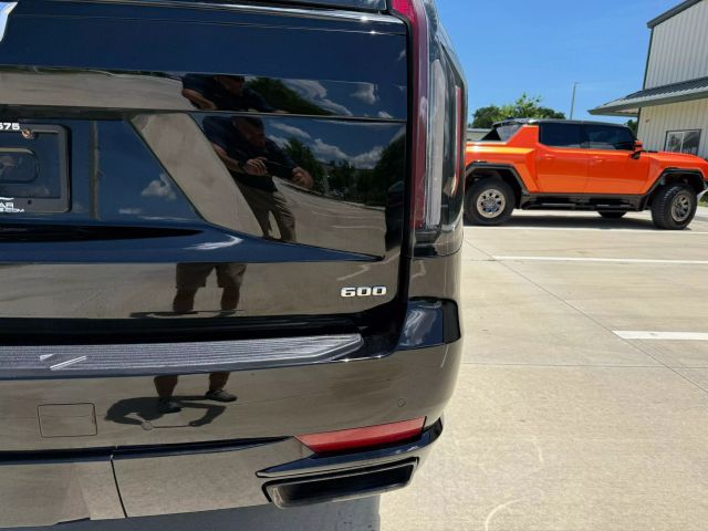 2022 Cadillac Escalade - Image 23