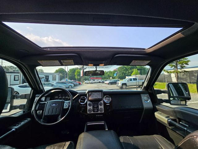 2016 Ford F250 Super Duty Crew Cab - Image 13
