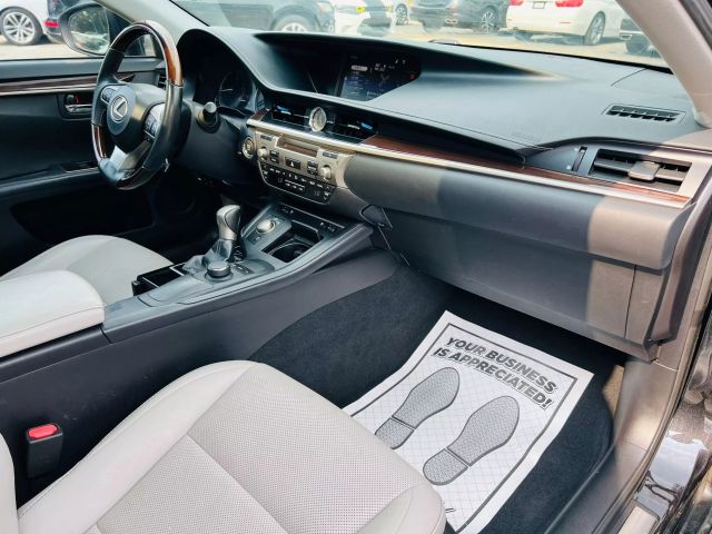 2017 Lexus Es - Image 26