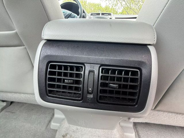 2016 Toyota Camry - Image 19