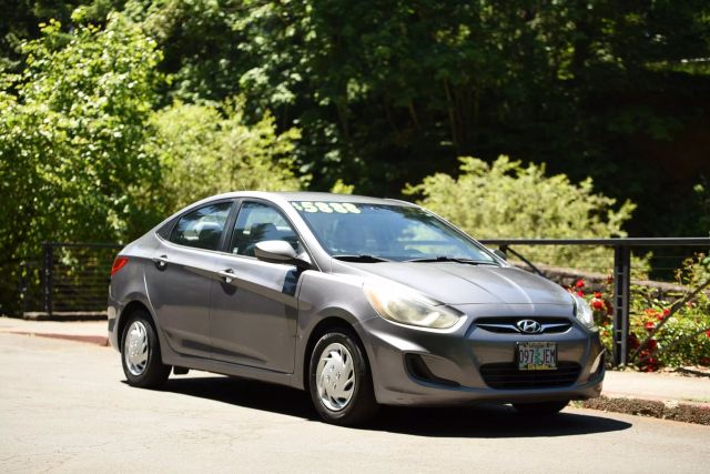2014 Hyundai Accent - Image 13