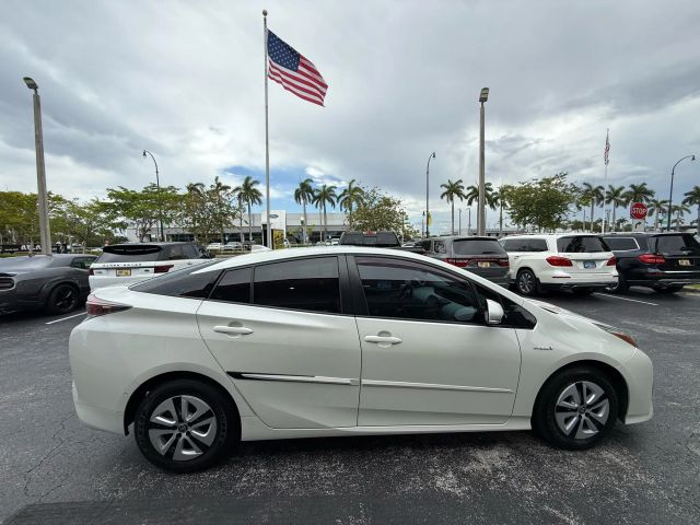 2018 Toyota Prius - Image 9