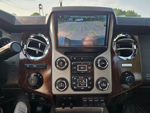 2016 Ford F250 Super Duty Crew Cab - Image 19