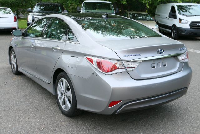 2011 Hyundai Sonata - Image 5