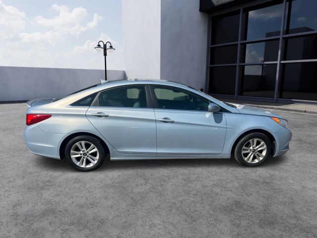2013 Hyundai Sonata - Image 5