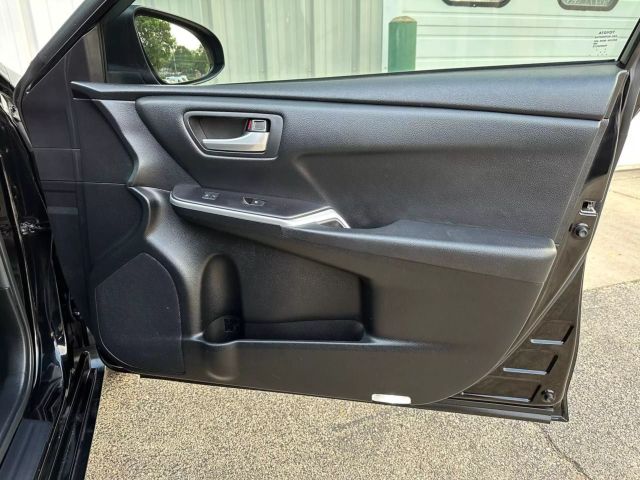 2015 Toyota Camry - Image 24