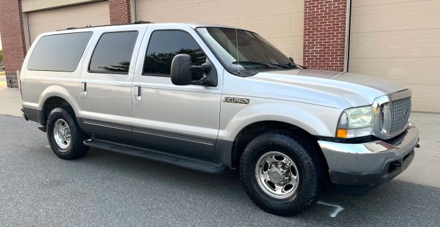 2002 Ford Excursion - Image 2