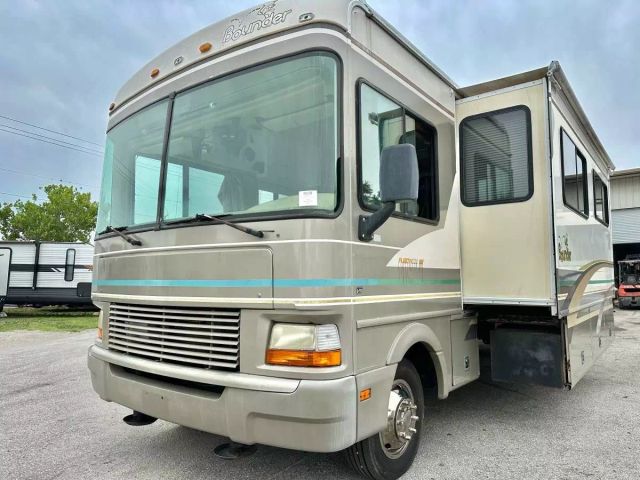 2000 Fleetwood Bounder - Image 11