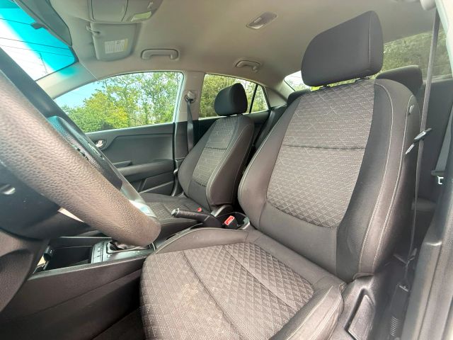2019 Kia Rio - Image 14