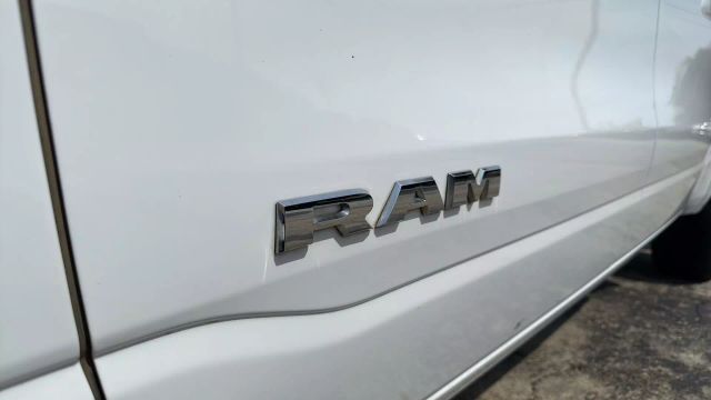 2025 Ram 1500 Crew Cab - Image 3