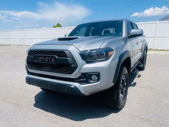 2018 Toyota Tacoma Double Cab - Image 2