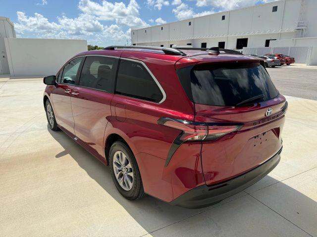 2021 Toyota Sienna - Image 27