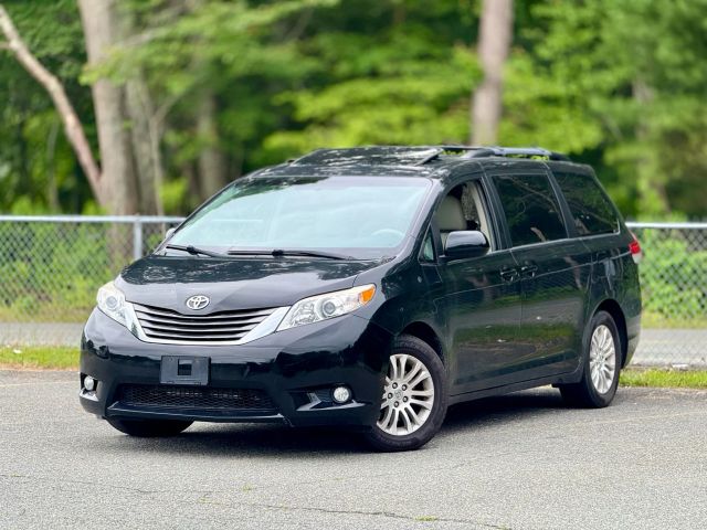 2013 Toyota Sienna Xle Minivan 4d - Image 1