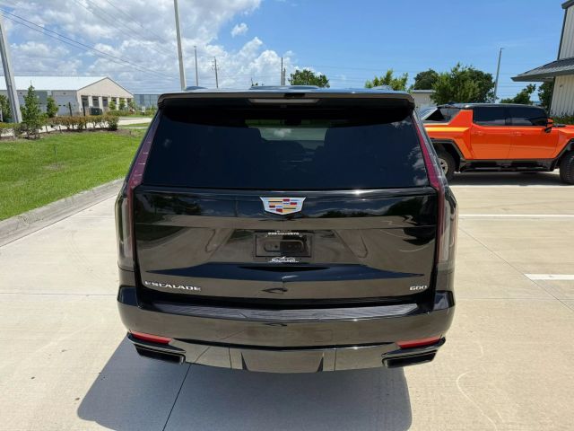 2022 Cadillac Escalade - Image 22