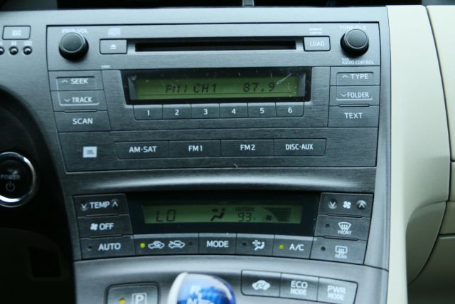 2010 Toyota Prius - Image 26
