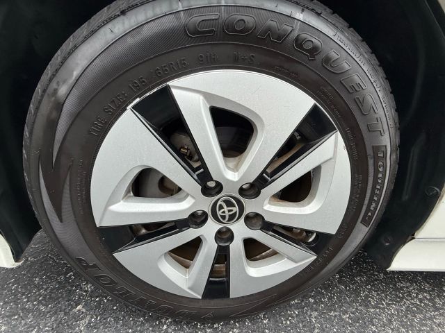 2018 Toyota Prius - Image 24