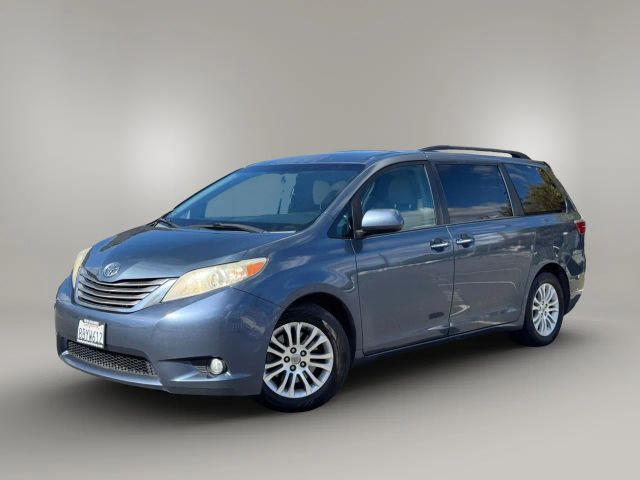 2016 Toyota Sienna - Image 8