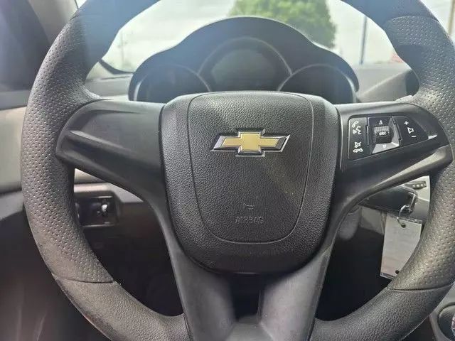 2013 Chevrolet Cruze - Image 11