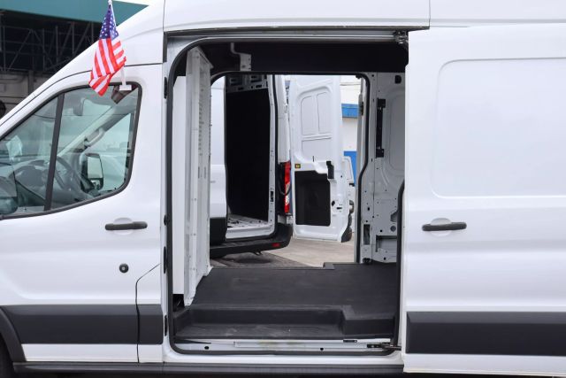 2018 Ford Transit 350 Van - Image 5