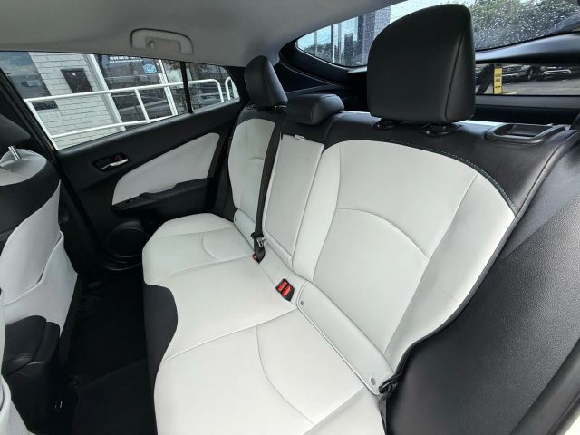 2018 Toyota Prius - Image 14