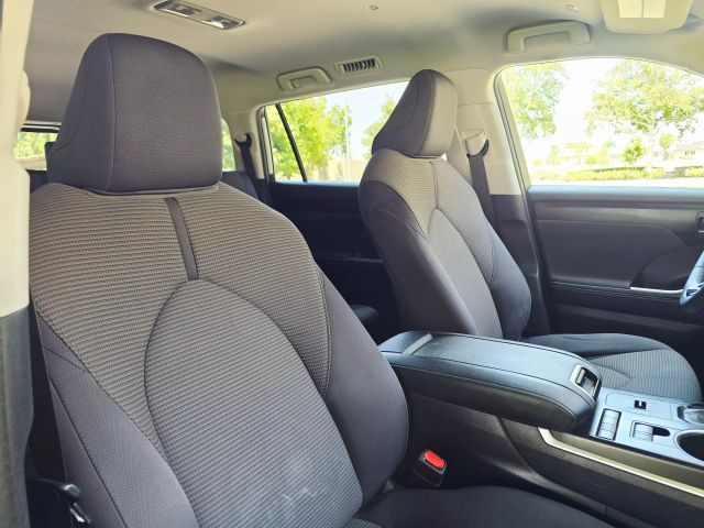 2020 Toyota Highlander - Image 28