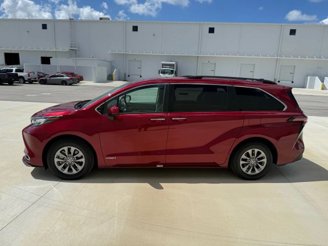 2021 Toyota Sienna - Image 32