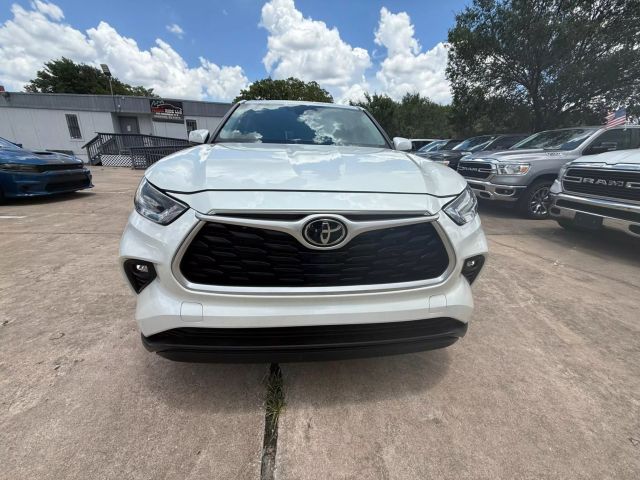 2022 Toyota Highlander - Image 9
