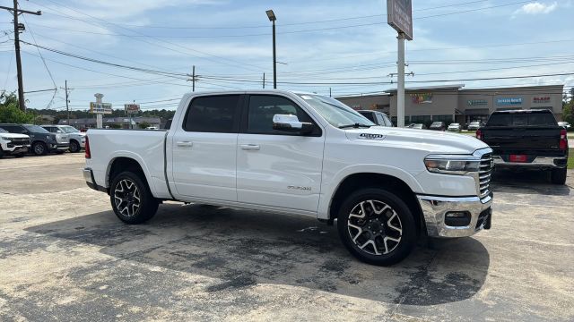 2025 Ram 1500 Crew Cab - Image 16