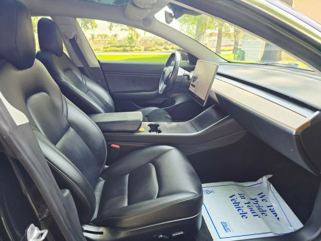 2019 Tesla Model 3 - Image 17