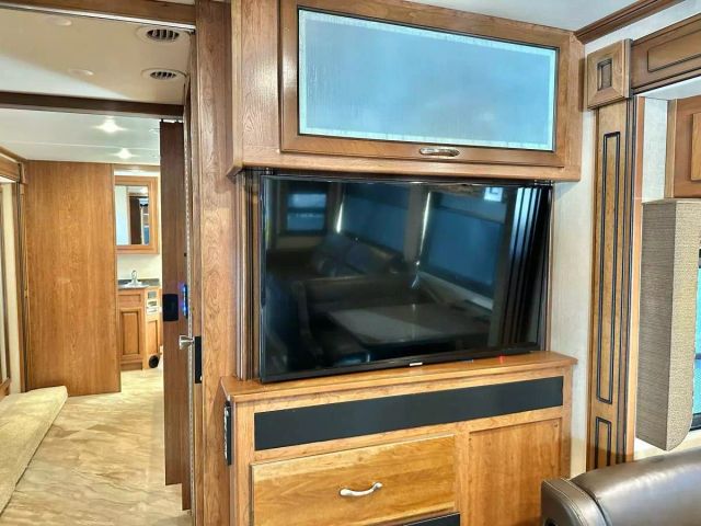 2017 Fleetwood Bounder - Image 17
