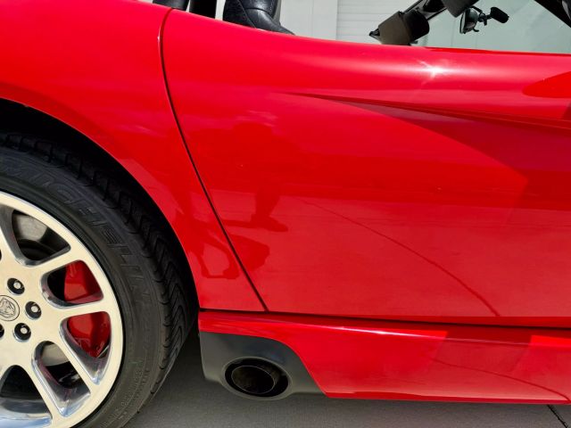 2004 Dodge Viper - Image 11