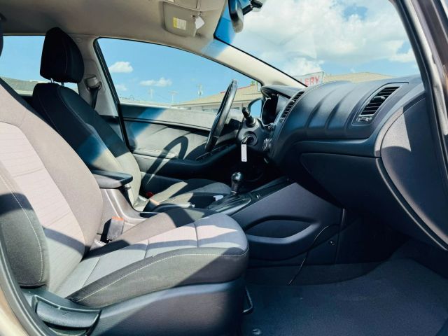 2014 Kia Forte - Image 21