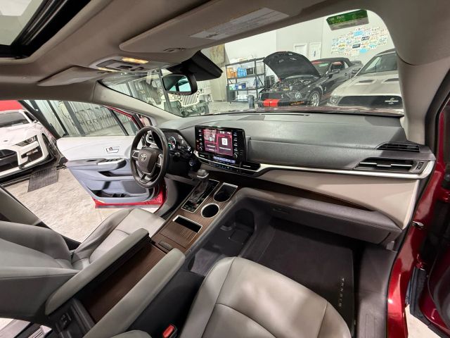 2021 Toyota Sienna - Image 111