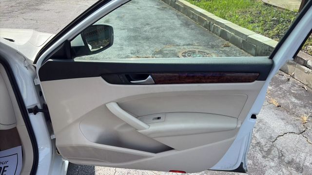 2013 Volkswagen Passat - Image 15