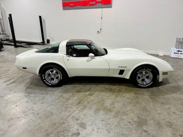 1982 Chevrolet Corvette - Image 8
