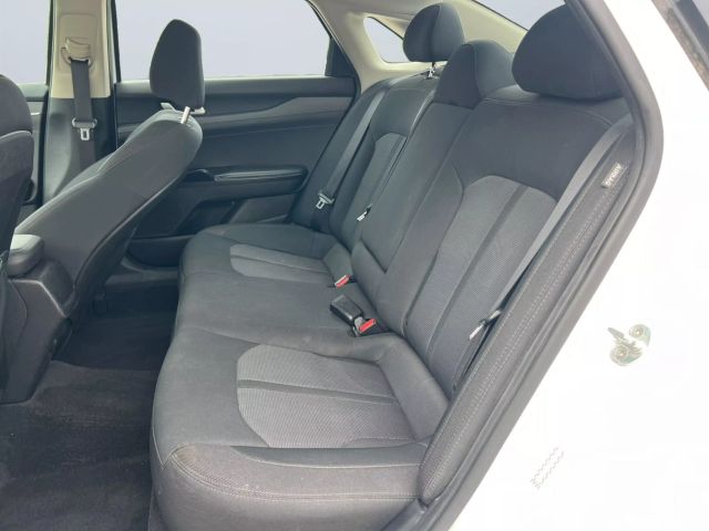 2022 Kia K5 - Image 13