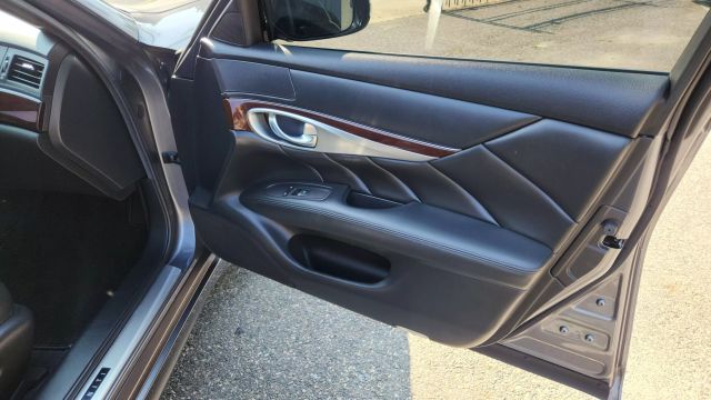 2015 Infiniti Q70 - Image 18