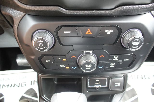 2018 Jeep Renegade - Image 10