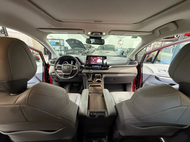 2021 Toyota Sienna - Image 73