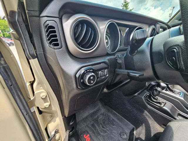 2020 Jeep Gladiator - Image 18