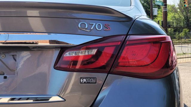 2015 Infiniti Q70 - Image 8