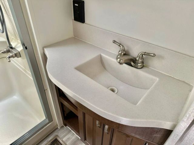 2017 Cedar Creek By Forest River Silverback Fifth Wheel - Image 23